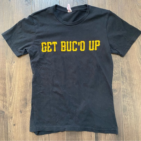 Tops - Pittsburgh Pirates T-shirt.⚾️🏴☠️💛🖤